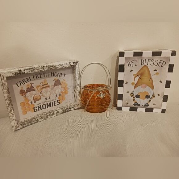 3 for 26 - Brand NWT 3 Piece Gnome & Bee Themed Home Decor Signs Bee Blessed - Picture 3 of 6